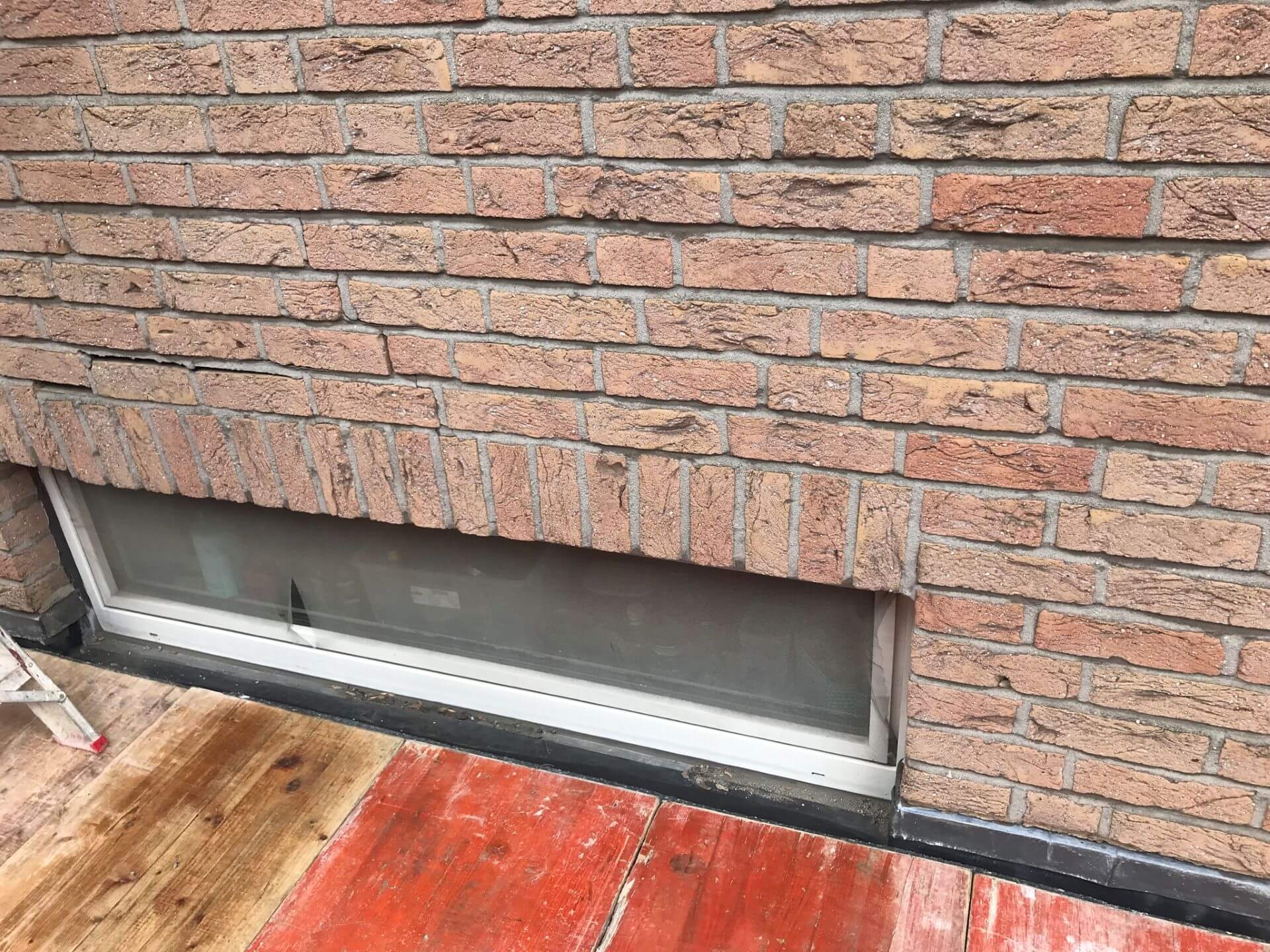 Rissschaden an Klinkerfassade vor der Sanierung – Gebr. Krug GmbH