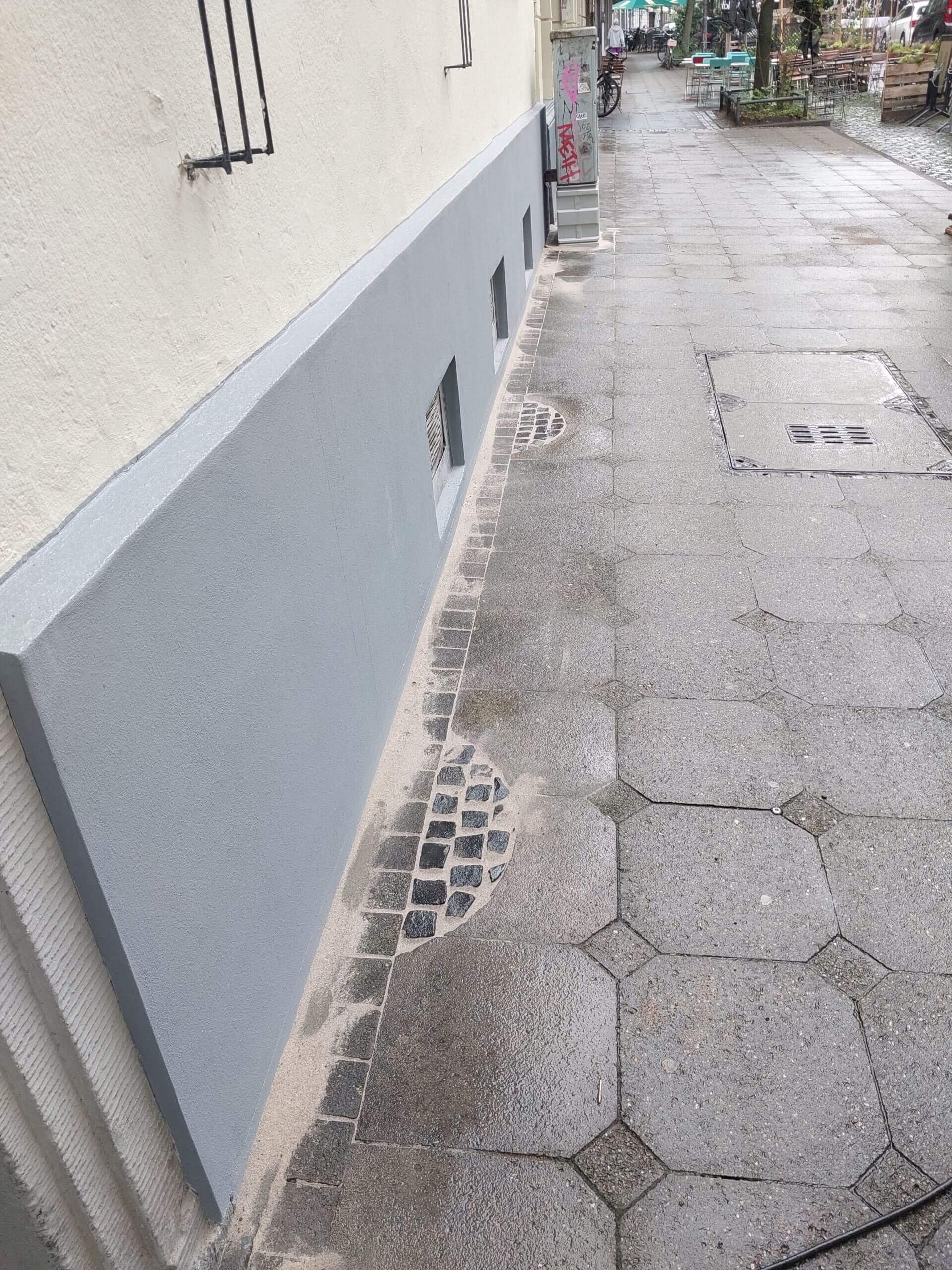 Sockelsanierung mit neuem Putz an der Gebäudefassade – Gebr. Krug GmbH